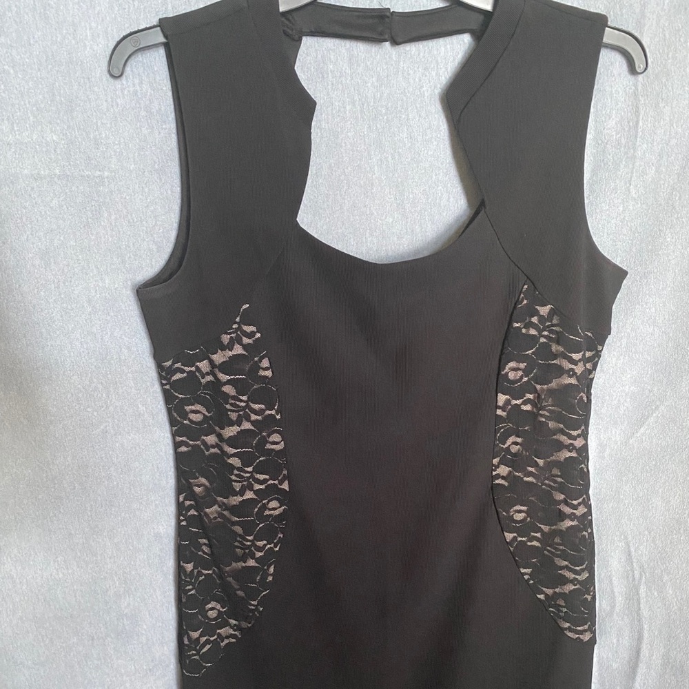 Black bodycon dress